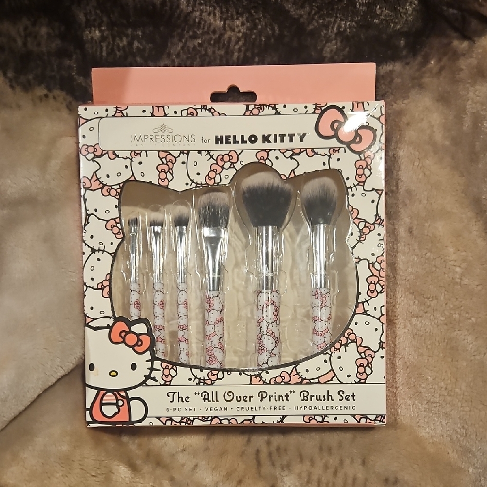 Hello Kitty Pink and White Brush Set